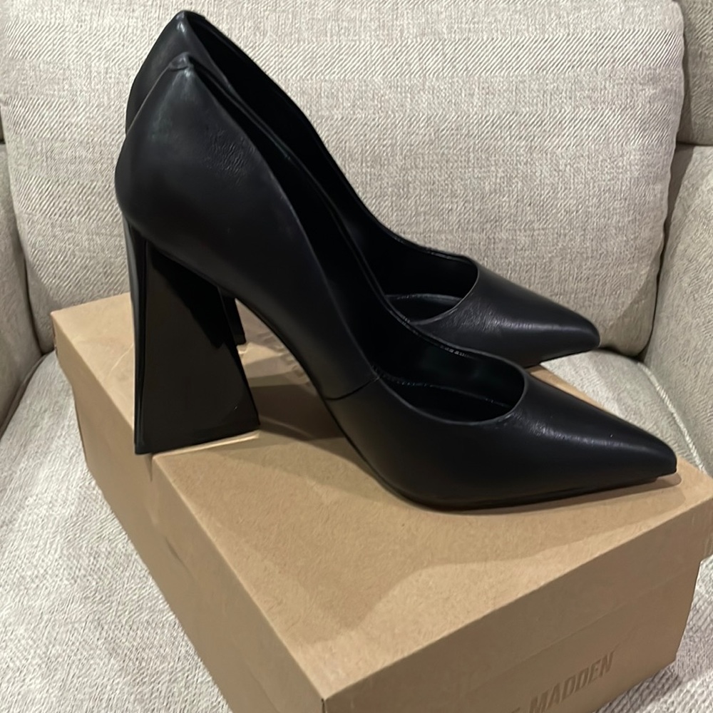 STEVE MADDEN PICKEE PUMPS